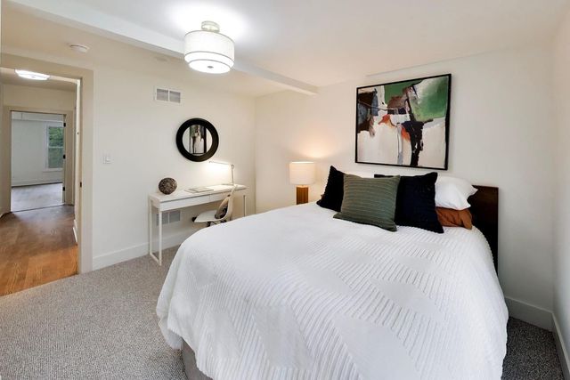 2155 W Touhy Avenue, Chicago, IL 60645