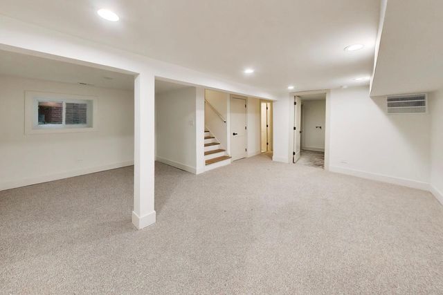 2155 W Touhy Avenue, Chicago, IL 60645