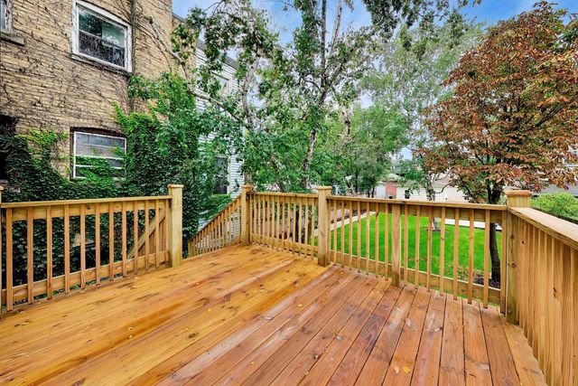 2155 W Touhy Avenue, Chicago, IL 60645