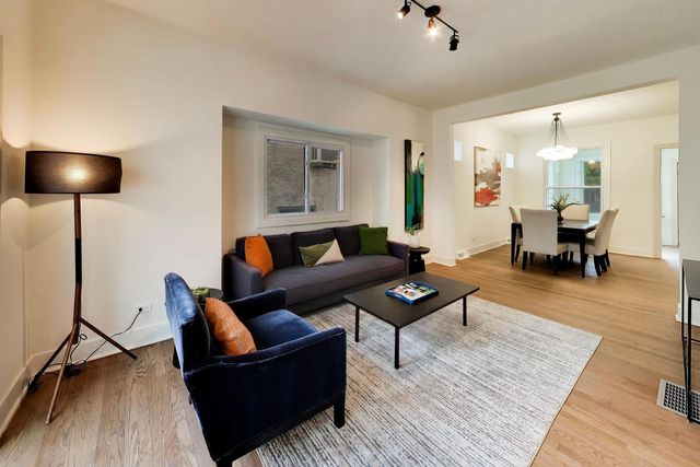 2155 W Touhy Avenue, Chicago, IL 60645