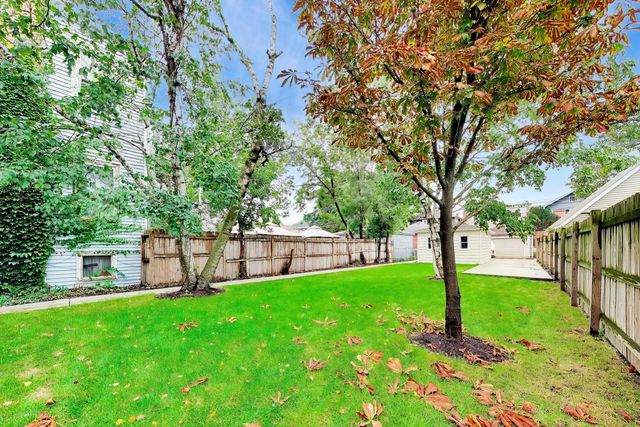 2155 W Touhy Avenue, Chicago, IL 60645