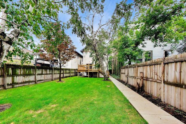 2155 W Touhy Avenue, Chicago, IL 60645