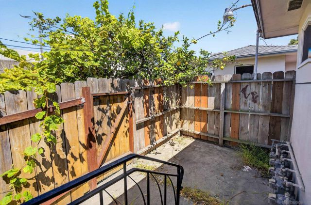 2324 Chatsworth, San Diego, CA 92106