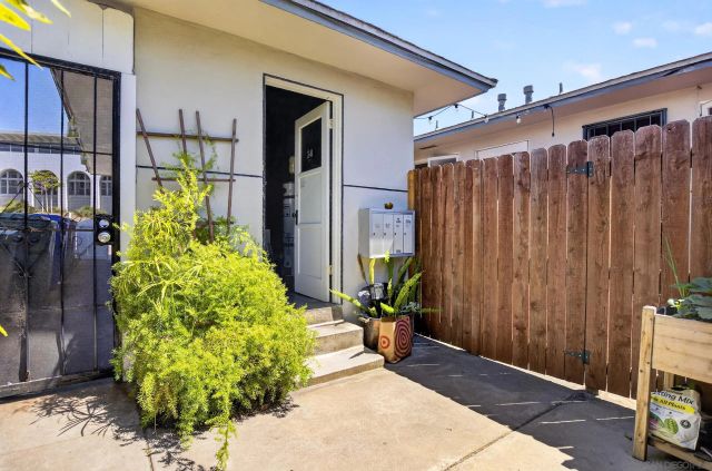2324 Chatsworth, San Diego, CA 92106