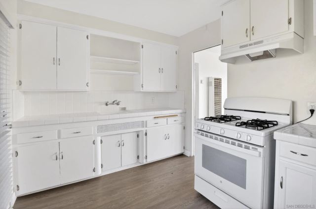 2324 Chatsworth, San Diego, CA 92106