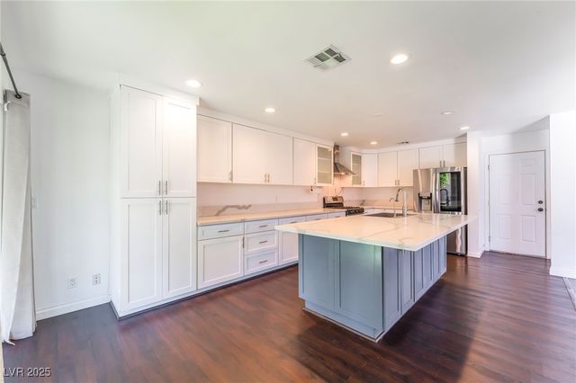 7641 Sea Cliff Way, Las Vegas, NV 89128