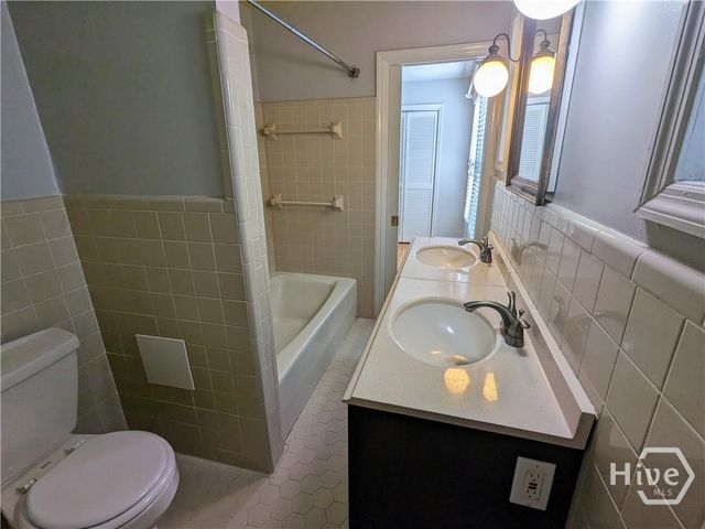 220 Columbus Drive, Savannah, GA 31405