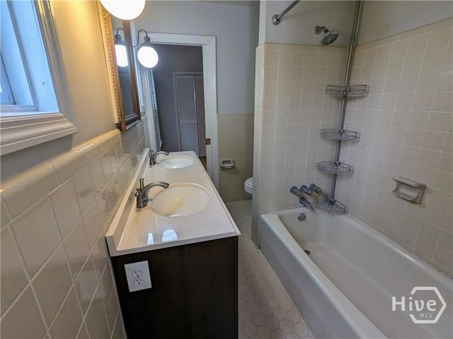220 Columbus Drive, Savannah, GA 31405