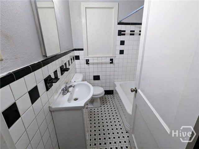 220 Columbus Drive, Savannah, GA 31405