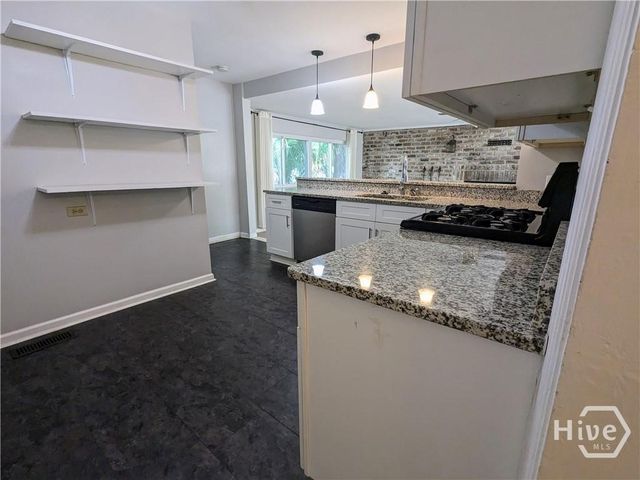 220 Columbus Drive, Savannah, GA 31405