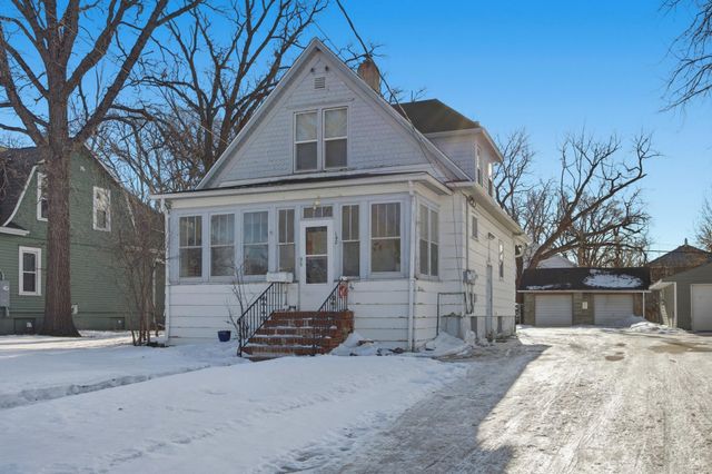 1422 8th Avenue S, Fargo, ND 58103