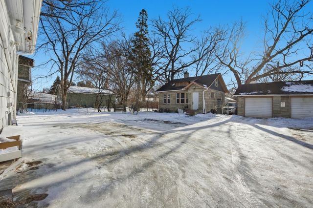 1422 8th Avenue S, Fargo, ND 58103