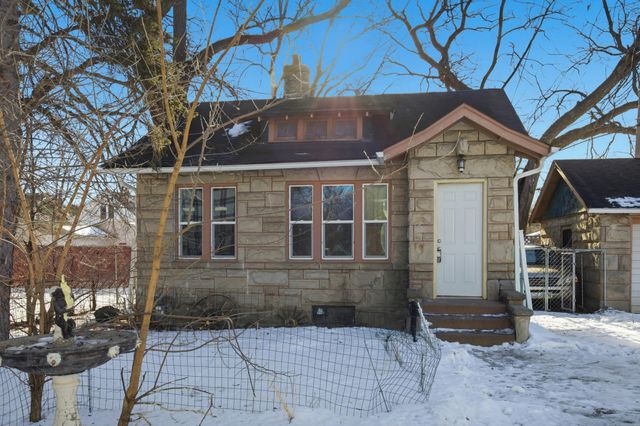 1422 8th Avenue S, Fargo, ND 58103