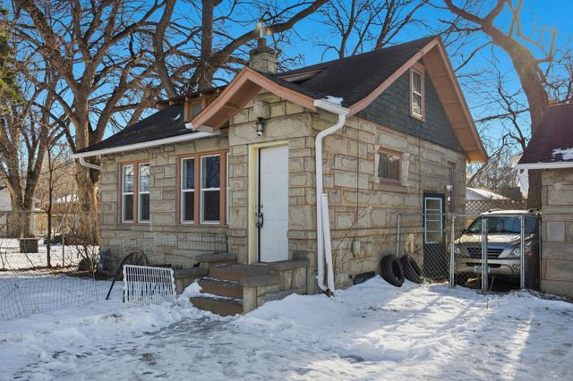 1422 8th Avenue S, Fargo, ND 58103