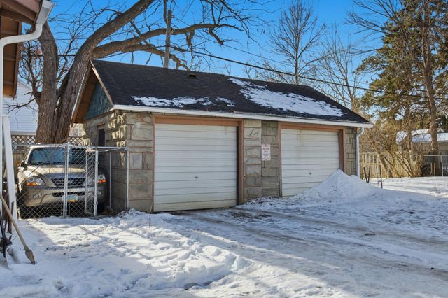 1422 8th Avenue S, Fargo, ND 58103