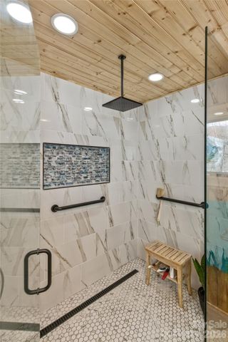 164 Tall Oaks Drive, Maggie Valley, NC 28751