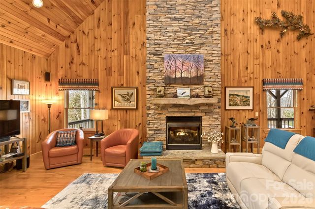 164 Tall Oaks Drive, Maggie Valley, NC 28751