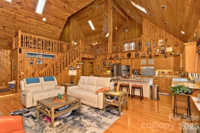 164 Tall Oaks Drive, Maggie Valley, NC 28751