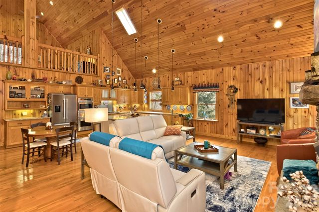 164 Tall Oaks Drive, Maggie Valley, NC 28751