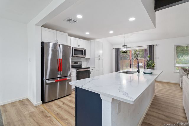 8219 Sam Snead, San Antonio, TX 78240