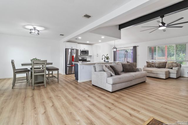 8219 Sam Snead, San Antonio, TX 78240