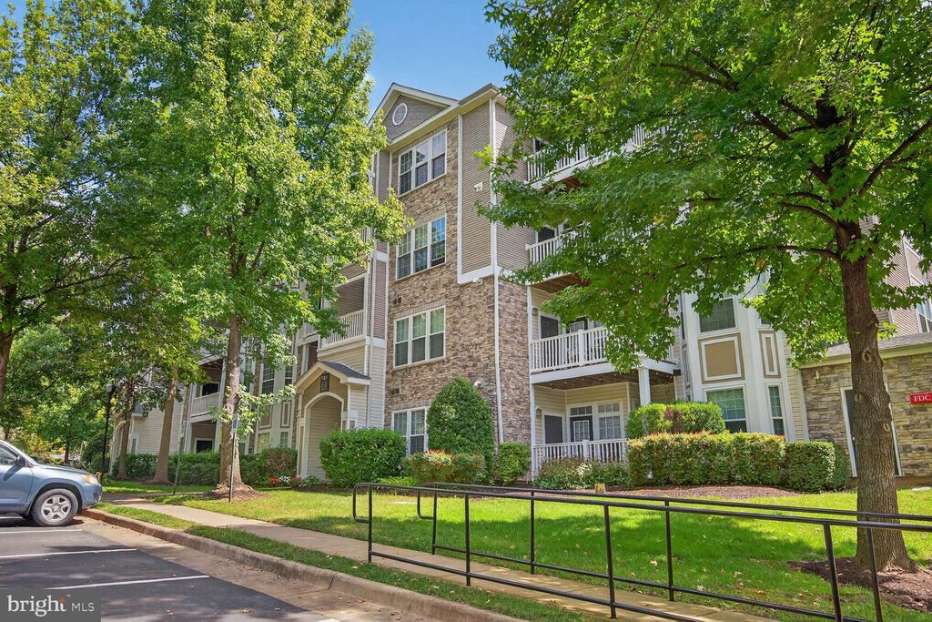 503 SUNSET TER SE #208, Leesburg, VA 20175