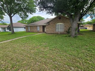 925 Shell Lane, Lancaster, TX 75146