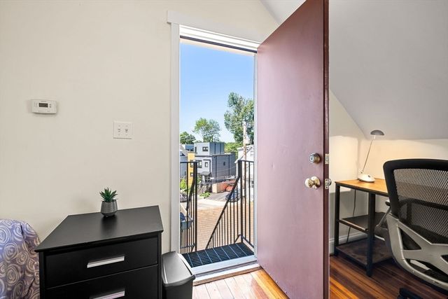 2512 Massachusetts Ave 3, Cambridge, MA 02140