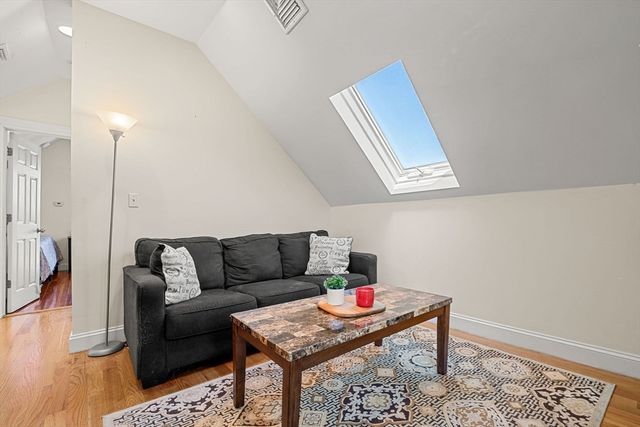 2512 Massachusetts Ave 3, Cambridge, MA 02140
