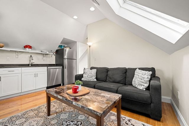2512 Massachusetts Ave 3, Cambridge, MA 02140