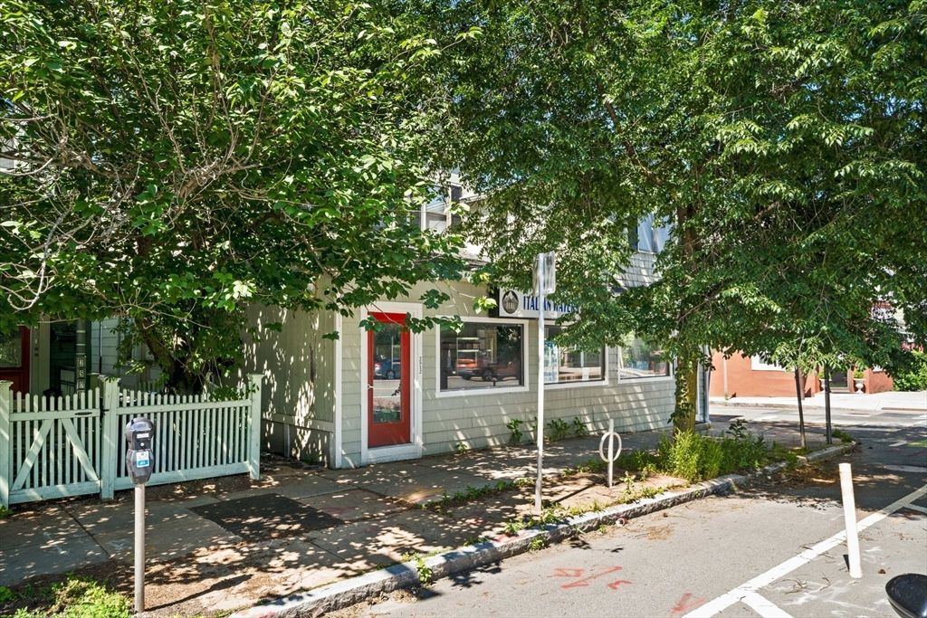 2512 Massachusetts Ave 3, Cambridge, MA 02140