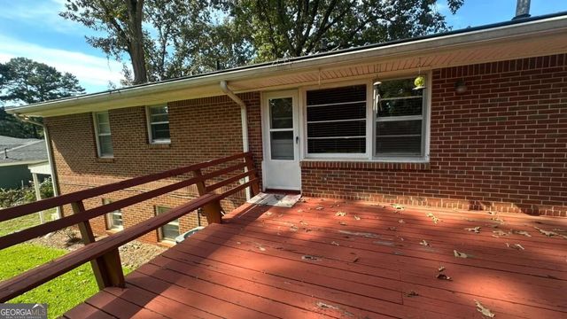 5574 Laurel Lane NW, Lilburn, GA 30047