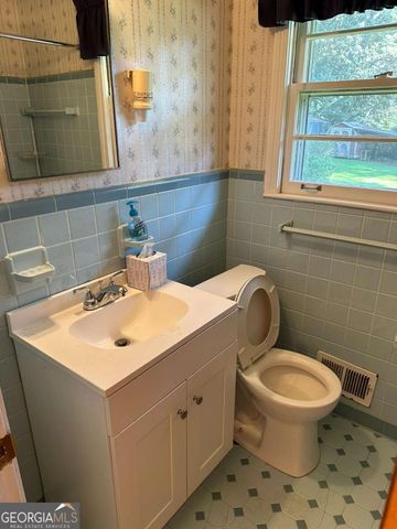 5574 Laurel Lane NW, Lilburn, GA 30047