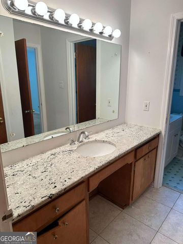 5574 Laurel Lane NW, Lilburn, GA 30047