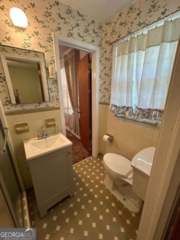 5574 Laurel Lane NW, Lilburn, GA 30047