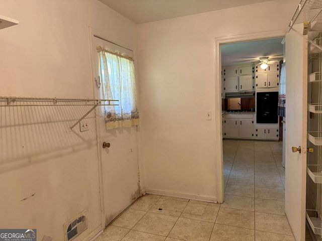 5574 Laurel Lane NW, Lilburn, GA 30047
