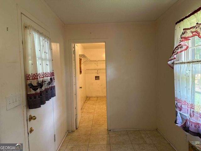 5574 Laurel Lane NW, Lilburn, GA 30047