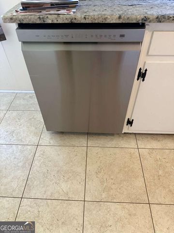 5574 Laurel Lane NW, Lilburn, GA 30047