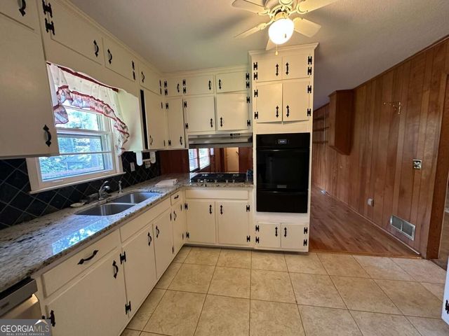 5574 Laurel Lane NW, Lilburn, GA 30047