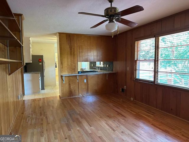 5574 Laurel Lane NW, Lilburn, GA 30047