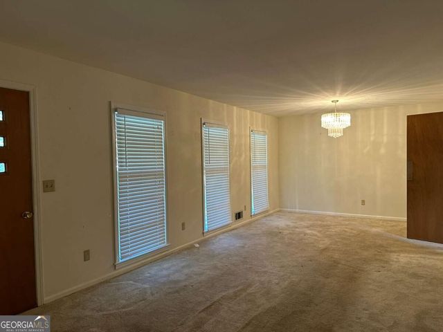 5574 Laurel Lane NW, Lilburn, GA 30047