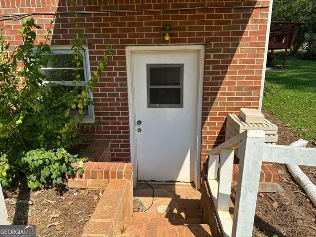 5574 Laurel Lane NW, Lilburn, GA 30047