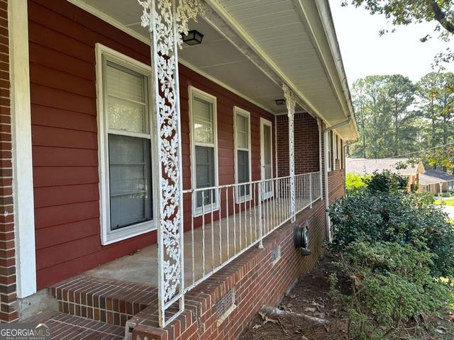 5574 Laurel Lane NW, Lilburn, GA 30047