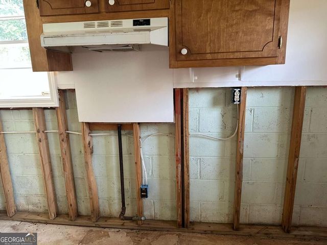 5574 Laurel Lane NW, Lilburn, GA 30047