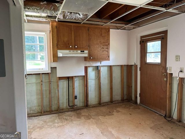 5574 Laurel Lane NW, Lilburn, GA 30047