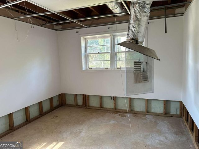 5574 Laurel Lane NW, Lilburn, GA 30047