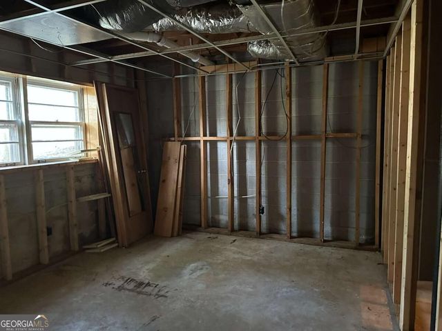 5574 Laurel Lane NW, Lilburn, GA 30047