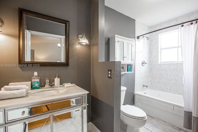 16618 NW 73rd Ave, Miami Lakes, FL 33014