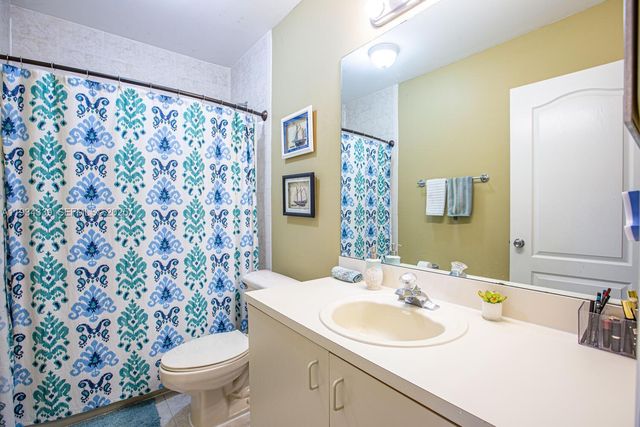 16618 NW 73rd Ave, Miami Lakes, FL 33014