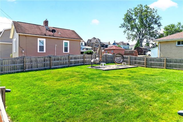 303 W GRANT STREET, Houston, PA 15342